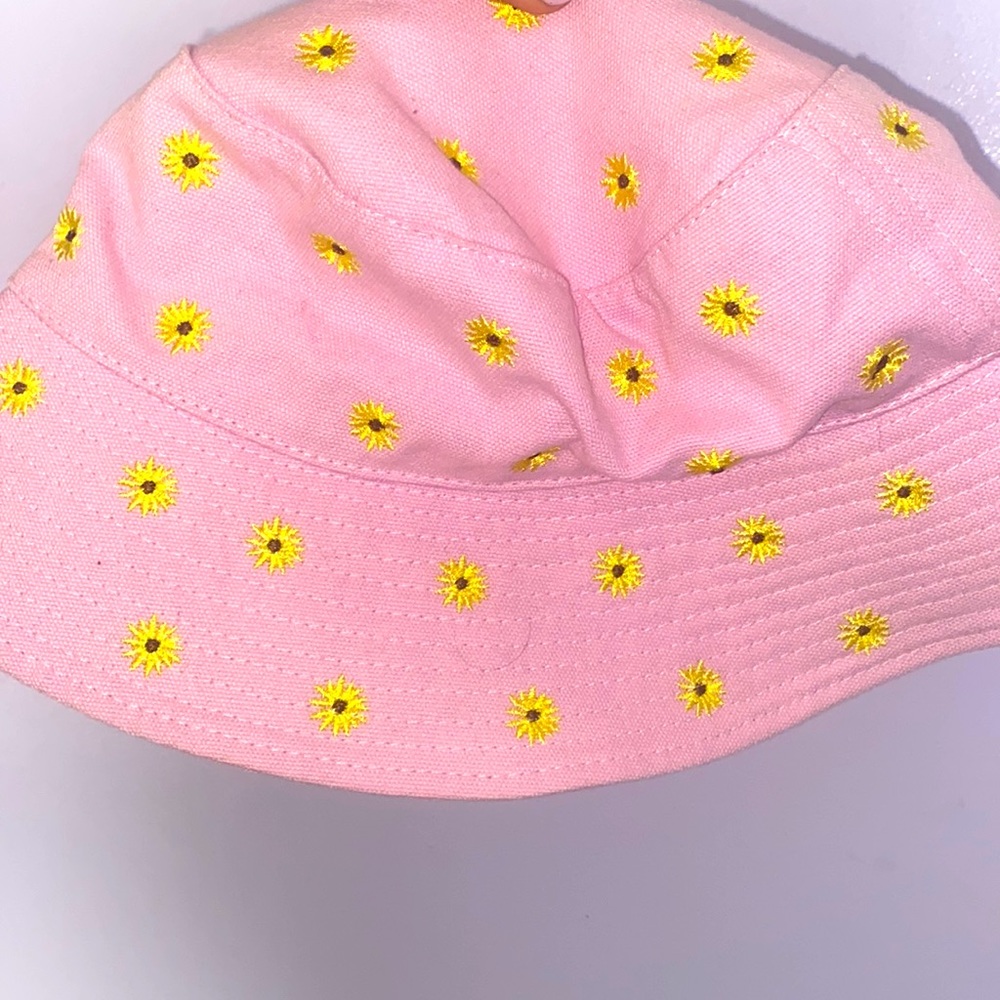 bucket hat